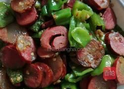 青椒炒香肠的做法图解3