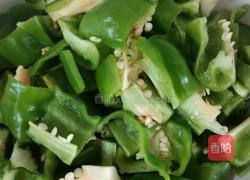 青椒炒香肠的做法图解2