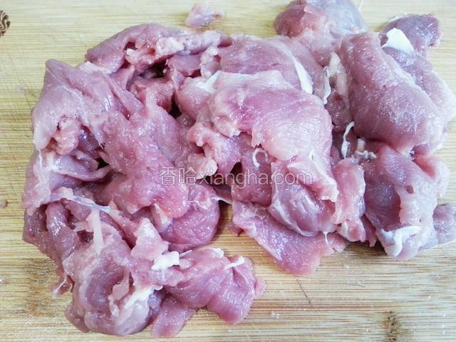猪里脊肉斜切薄片