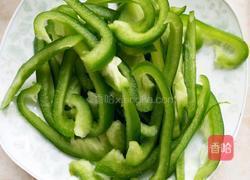 菜椒炒火腿的做法图解1