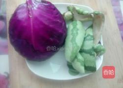 紫甘蓝炒西瓜皮的做法图解2