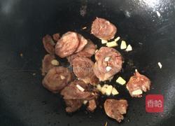 黄瓜炒腊肠的做法图解3