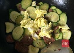黄瓜炒腊肠的做法图解5