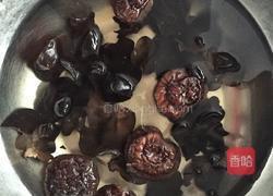 火腿菌菇焖饭的做法图解2