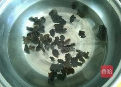 黑木耳炒肉的做法图解1