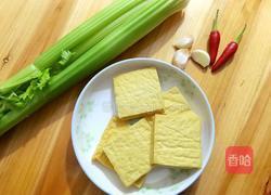 西芹炒豆干的做法图解1
