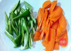 胡萝卜炒杏鲍菇的做法图解2