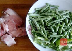 豆角炒肉的做法图解1