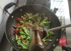 红椒清炒西兰花的做法图解7
