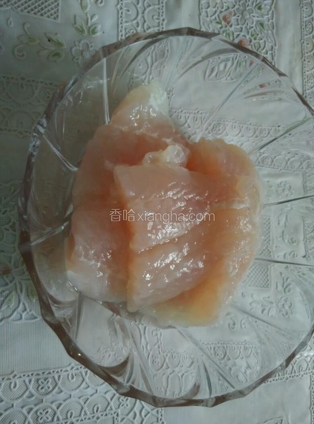 把龙利鱼切块