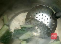 爽口咸黄瓜的做法图解2