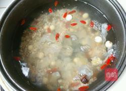 薏米桂圆莲子汤的做法图解3