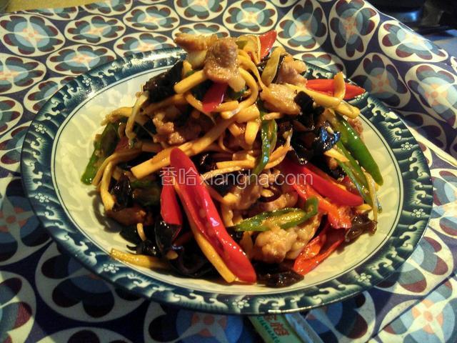 三丝炒肉（茭白丝木耳丝辣椒丝炒肉）