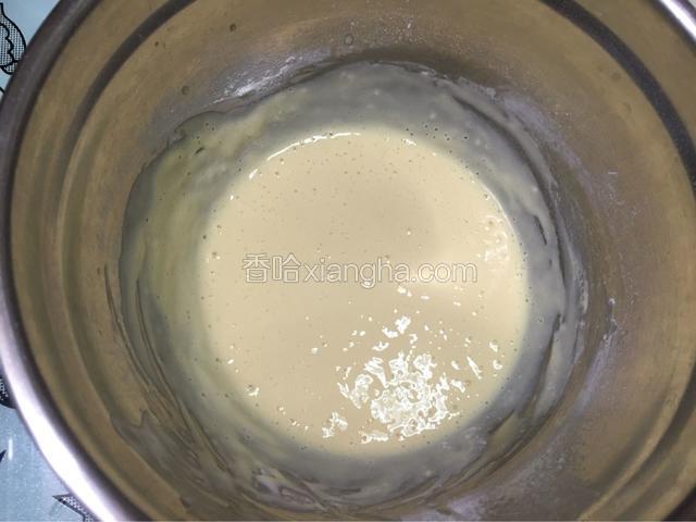 拌匀的蛋黄糊