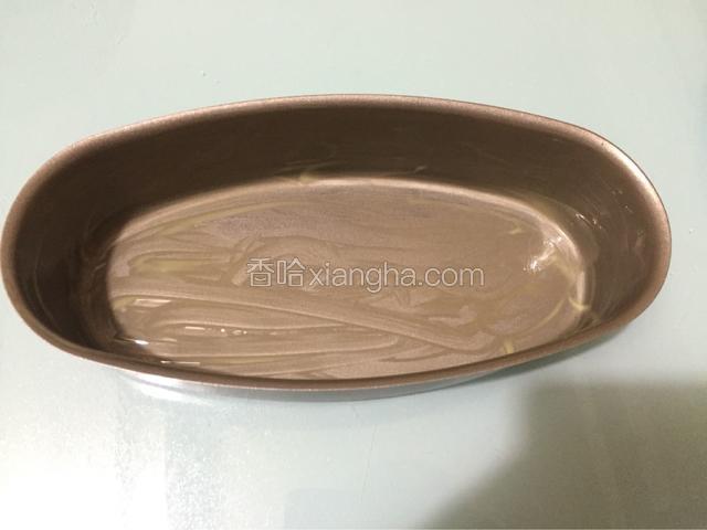 模具四周涂上黄油