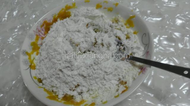 加入糯米粉和面粉，按2:1的比例，糯米粉2.面粉1