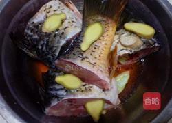 炖鲤鱼的做法图解1