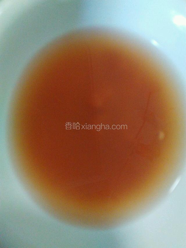 调一小碗料汁，番茄沙司，糖，盐，水