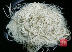 西红柿鸭蛋拌面的做法图解3