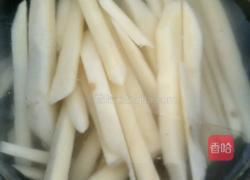 炸土豆条的做法图解2