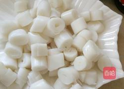 韭菜炒粉肠条的做法图解2