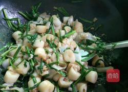 韭菜炒粉肠条的做法图解7