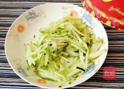 凉拌黄瓜粉丝的做法图解2