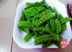 猪肉炒荷兰豆的做法图解1