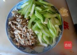 西芹炒蛏肉的做法图解1