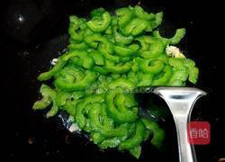 苦瓜炒蛋的做法图解6