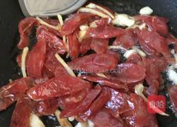 手撕包菜炒腊肠的做法图解4