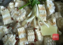 玉米炖猪蹄的做法图解3