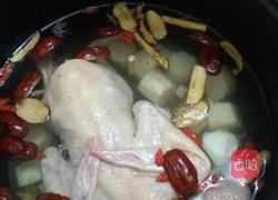 养生乳鸽汤的做法图解2