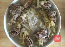 酸菜大骨头汤的做法图解3