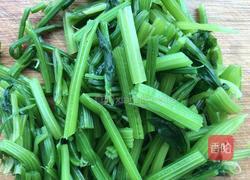 凉拌芹菜拌花生米的做法图解1