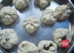 Illustration of making mushroom buns 5
