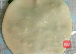 饺子皮新吃法～饺子皮葱油饼的做法图解4