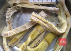 海米木耳炒笋丝的做法图解1