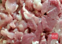 泡椒炒肉的做法图解1