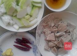 瓠瓜炒肉片的做法图解1