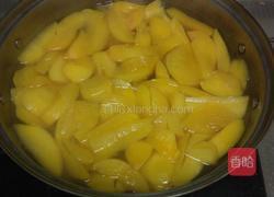 水煮黄桃的做法图解3