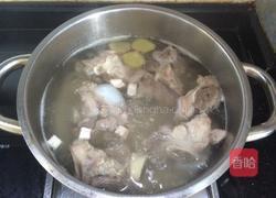 蘑菇茯苓大骨汤的做法图解3