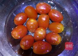 猕猴桃圣女果汁的做法图解1