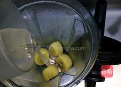 猕猴桃圣女果汁的做法图解3