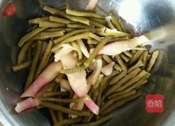 酸豆角酸姜爆炒牛肉的做法图解3