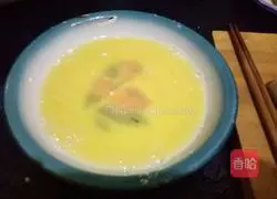 Illustration of how to make golden steamed buns 2