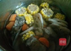 莲藕玉米骨头汤的做法图解5
