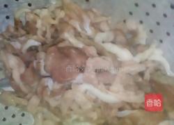 白菜梗炒肉的做法图解1