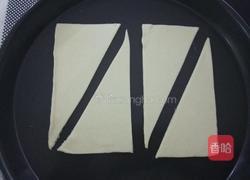 香酥草莓牛角包的做法图解2