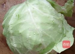 木耳炒卷心菜的做法图解1